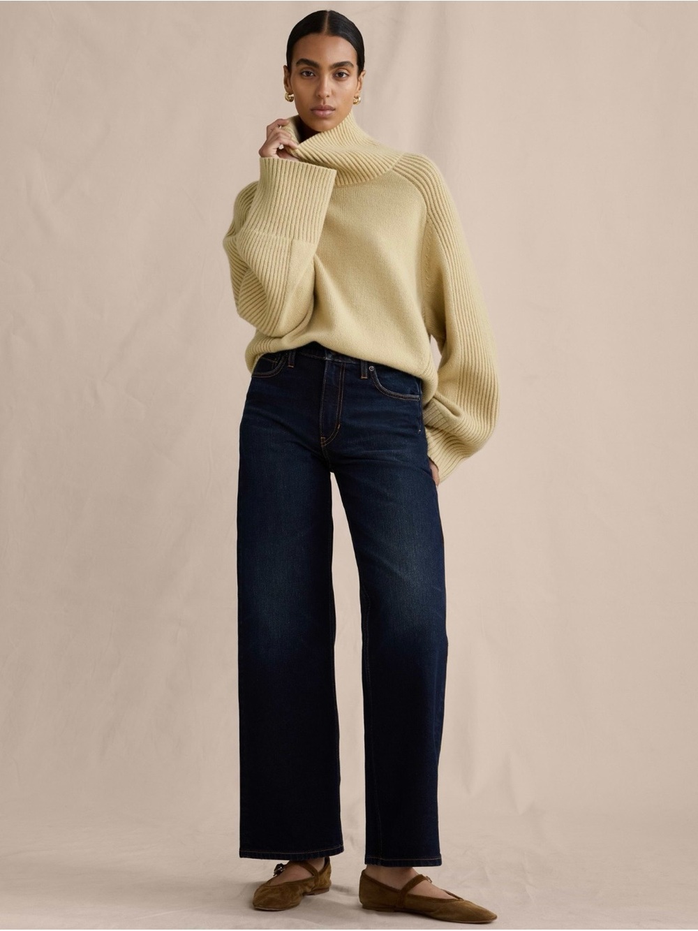 Banana Republic The Icon Classic Wide-Leg Jean in dark rinse wash size 30.